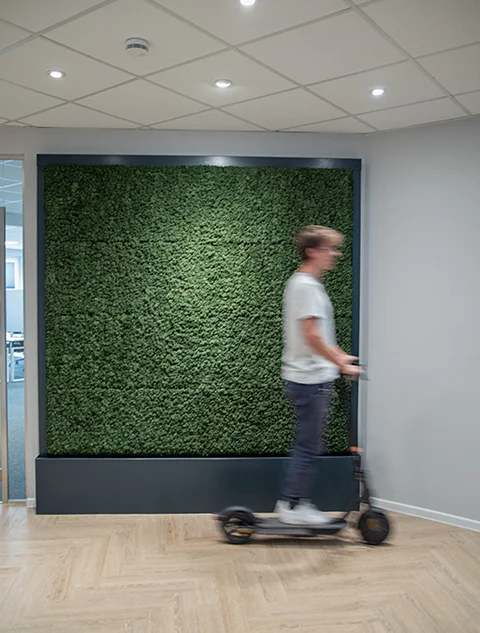 Your benefits An employee who drives an e-scooter