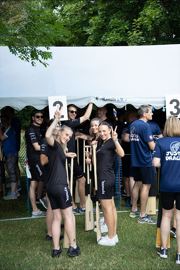 Drachenboot-Team geht zum Rennen